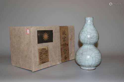 chinese guan kiln porcelain double gourd vase