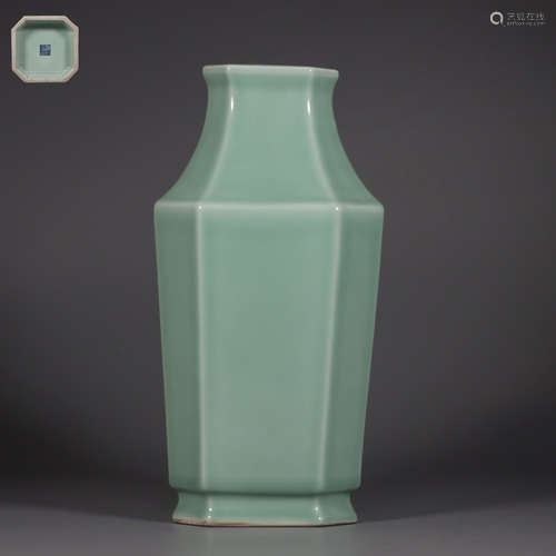 chinese monochrome glazed porcelain square vase