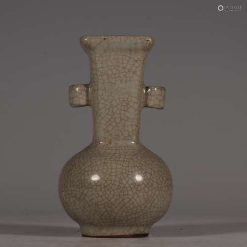 chinese guan kiln porcelain handled vase