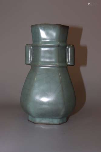 chinese guan kiln porcelain handled vase