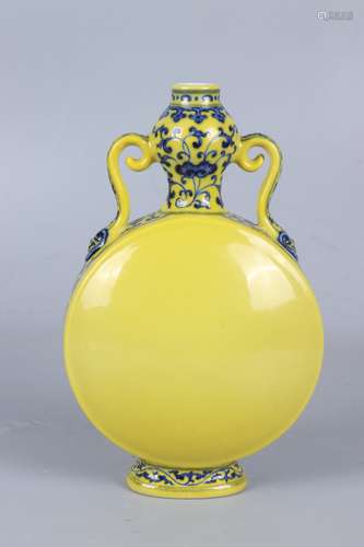 chinese yellow-ground porcelain moonflask