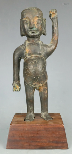 A Chinese bronze figure statue