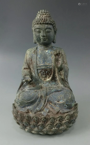 A Bronze buddha statue Ming