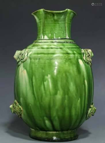 Green glaze vase Wudai period