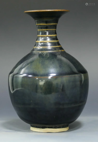 Black galze vase