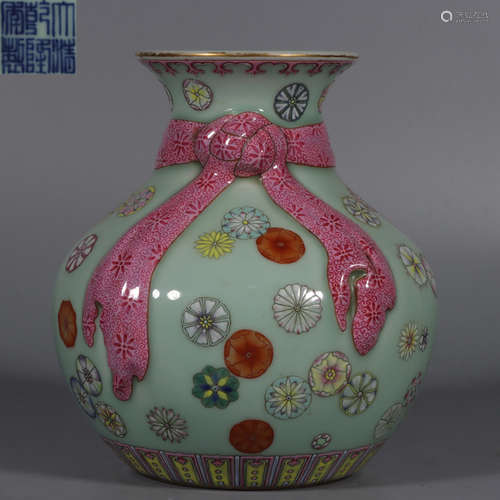 DAQINGQIANLONGNIANZHI MARK FAMILLE ROSE GLAZE VASE