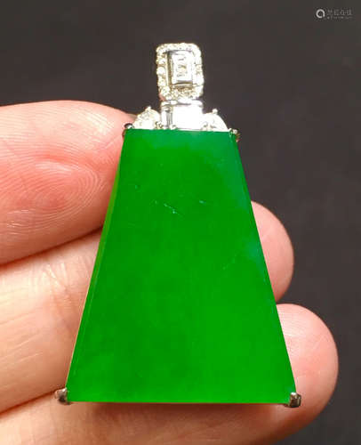 ICY JADEITE PENDANT