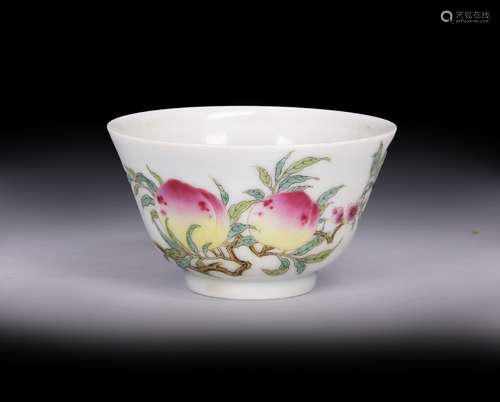 A famille rose peach porcelain cup