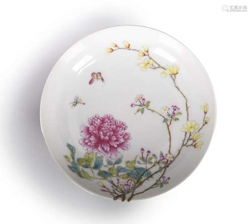 A famille rose flower and butterfly porcelain plate