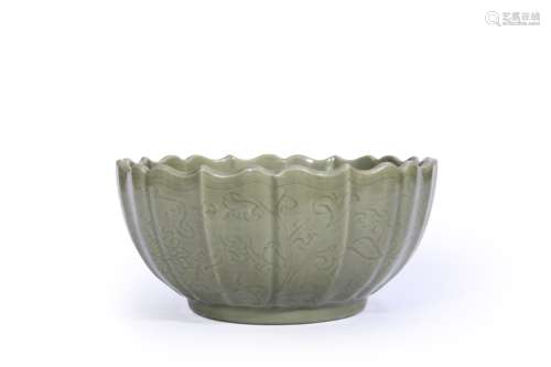 An interlocking flower carved Longquan kiln porcelain bowl