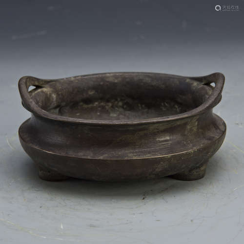 A THREE-FOOTED BRONZE CENSER