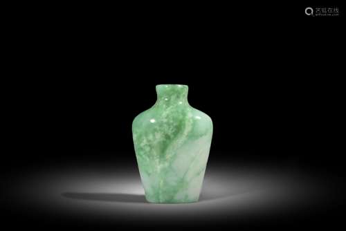 A jadeite snuff bottle