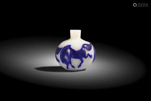 A blue horse patterned glass snuff bottle