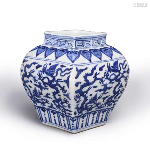 A blue and white dragon porcelain jar