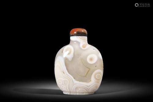 An agate snuff bottle