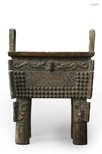 A dragon patterned bronze squared vessel