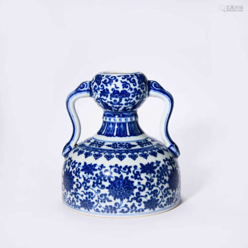 A BLUE AND WHITE DOUBLE GOURDS VASE