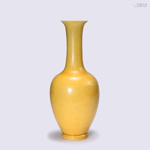 A YELLOW GLAZED VASE