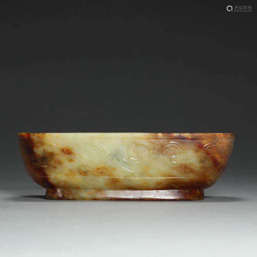 AN INCISED WHITE JADE BOWL