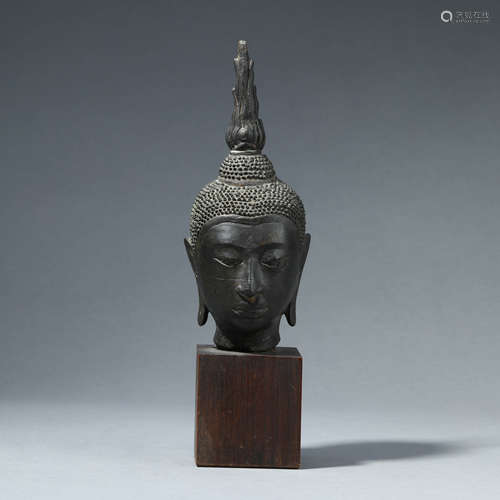 A BRONZE BODHISATTVA HEAD