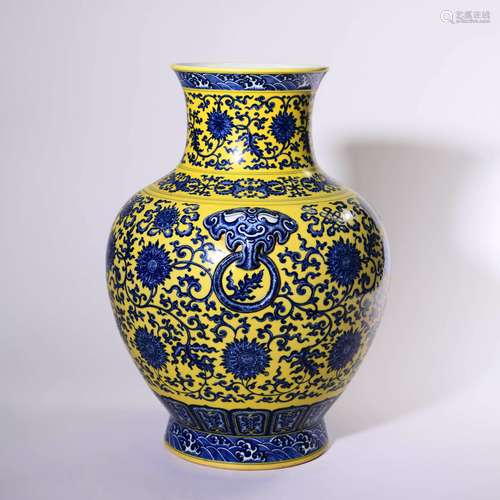 A YELLOW GROUND AND UNDERGLAZE BLUE ZUN VASE