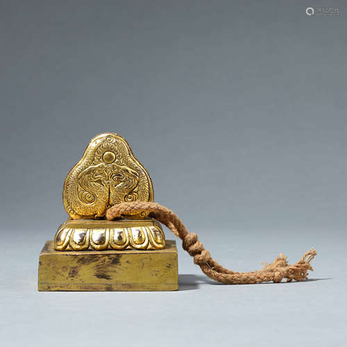 A GILT-BRONZE DRAGONS SEAL