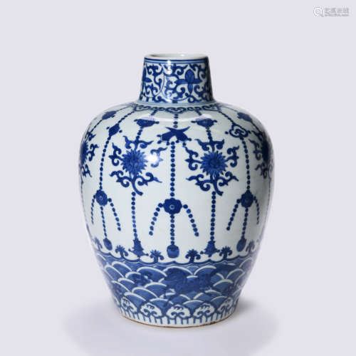 A BLUE AND WHITE TASSELS VASE