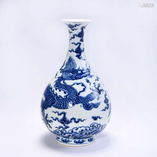 A BLUE AND WHITE DRAGON VASE YUHUCHUNPING