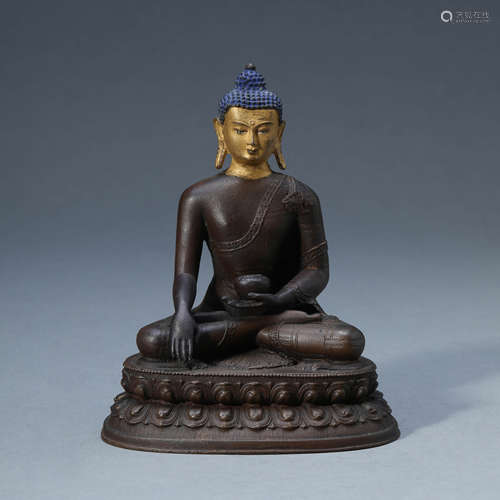 A GILT-BRONZE SEATED SHAKYAMUNI