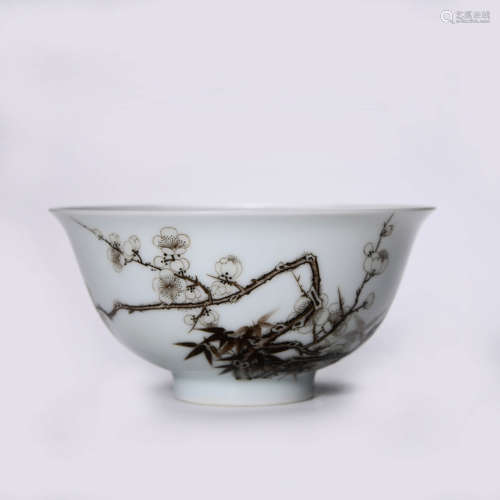 A GRISAILLE GLAZED PLUM BLOSSOM BOWL