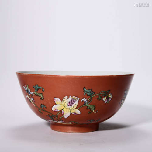 A FAMILLE ROSE INTERLOCKING FLOWERS BOWL