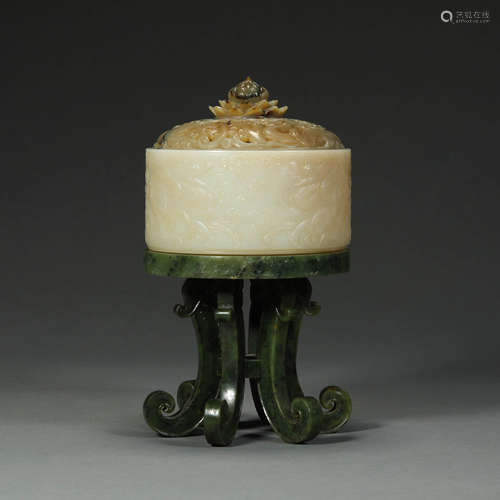 A CARVED WHITE JADE CENSER WITH SPINACH GREEN JADE CENSER