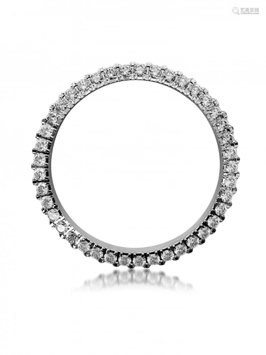 4.5 ct Diamond and White Gold Bezel