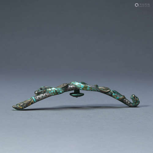 A TURQUOISE INLAID BRONZE CHILONG BELT-HOOK