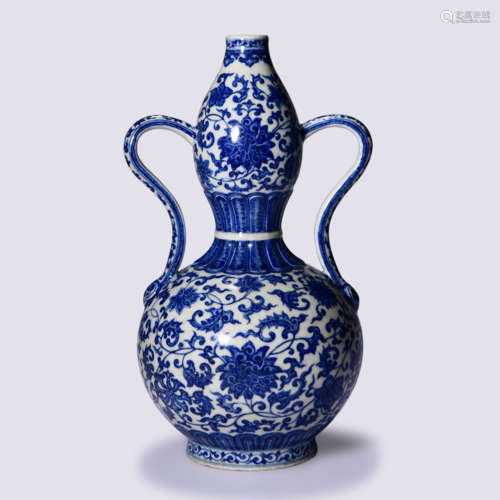 A BLUE AND WHITE DOUBLE GOURDS VASE