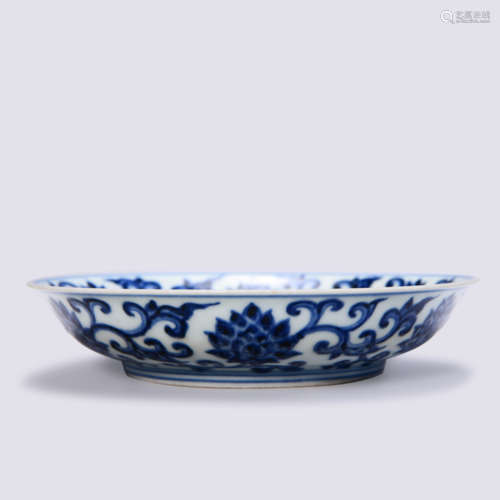 A BLUE AND WHITE LOTUS DISH