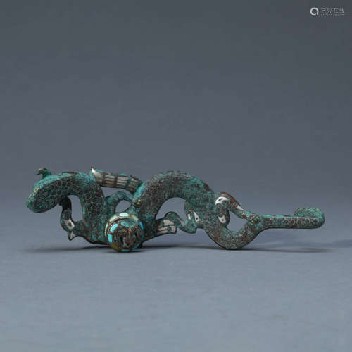 A TURQUOISE INLAID BRONZE BEAST BELT-HOOK