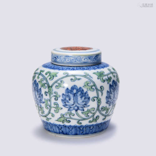 A DOUCAI GLAZED JAR WITH COVER