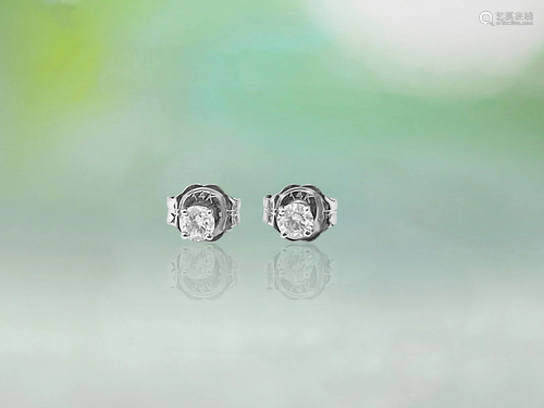 Classic Ladies Diamond & Gold Studs.