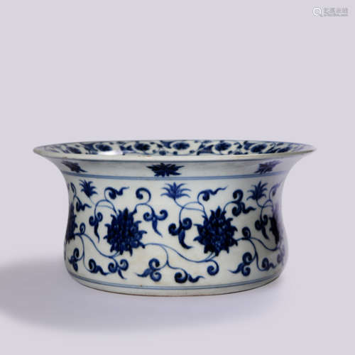 A BLUE AND WHITE LOTUS SCROLLS WASHER