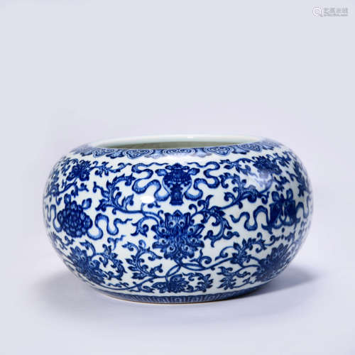 A BLUE AND WHITE LOTUS SCROLLS WATER-POT