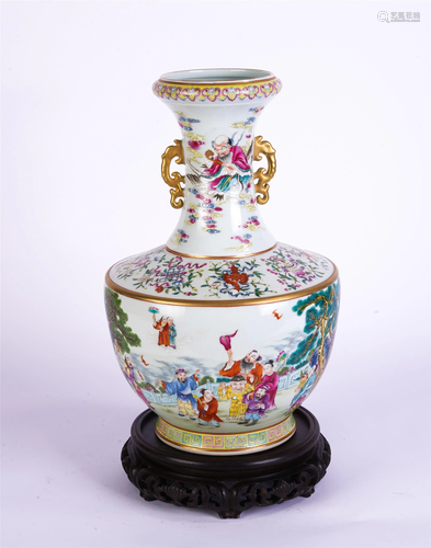 A CHINESE DOUBLE-HANDLED FAMILLE ROSE PORCELAIN VASE