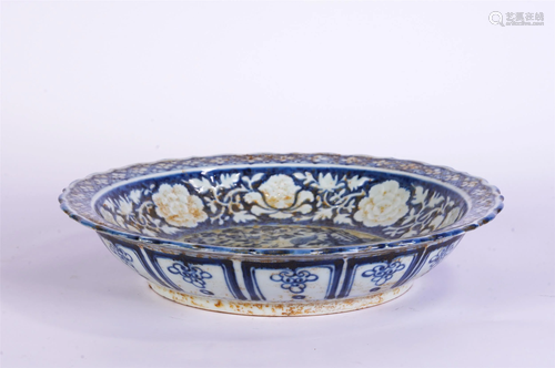 A CHINESE BLUE AND WHITE FLOWER-AND-BIRD PORCELAIN