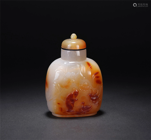 A CHINESE AGATE FIGURAL SNUFF BOTTLE