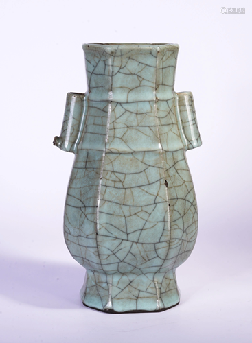 A CHINESE GE-TYPE GLAZED PORCELAIN VASE