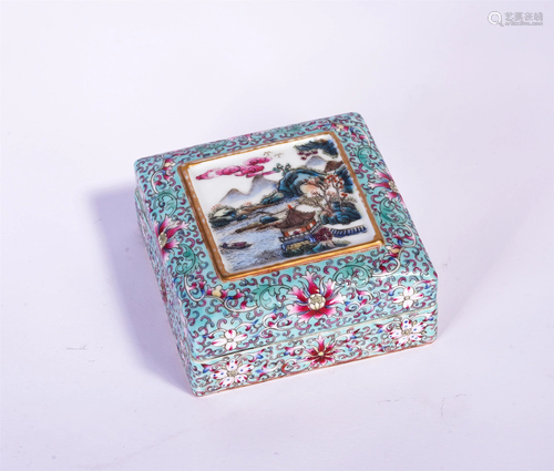 A CHINESE FAMILLE ROSE SQUARE PORCELAIN BOX AND COVER