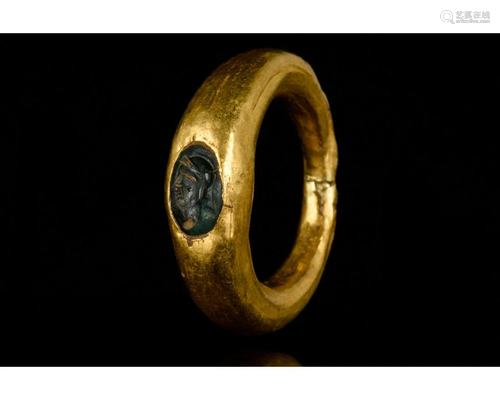 ROMAN GOLD INTAGLIO RING WITH EMERALD PORTRAIT GE…