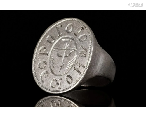 LATE MEDIEVAL SILVER RING WITH BOW, ARROW AND SCRIPT