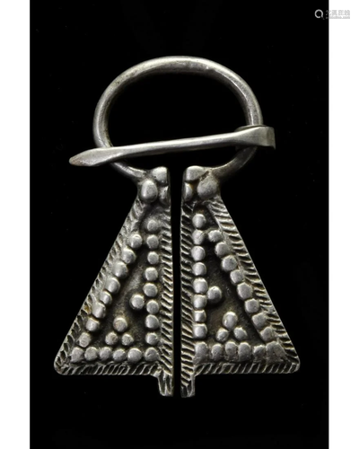 MEDIEVAL PENANNULAR SILVER BROOCH