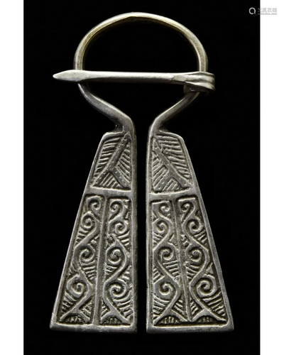 MEDIEVAL PENANNULAR SILVER BROOCH